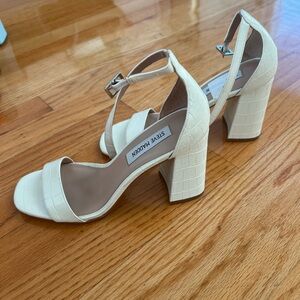 Steve Madden size 8 white snakeskin block heels